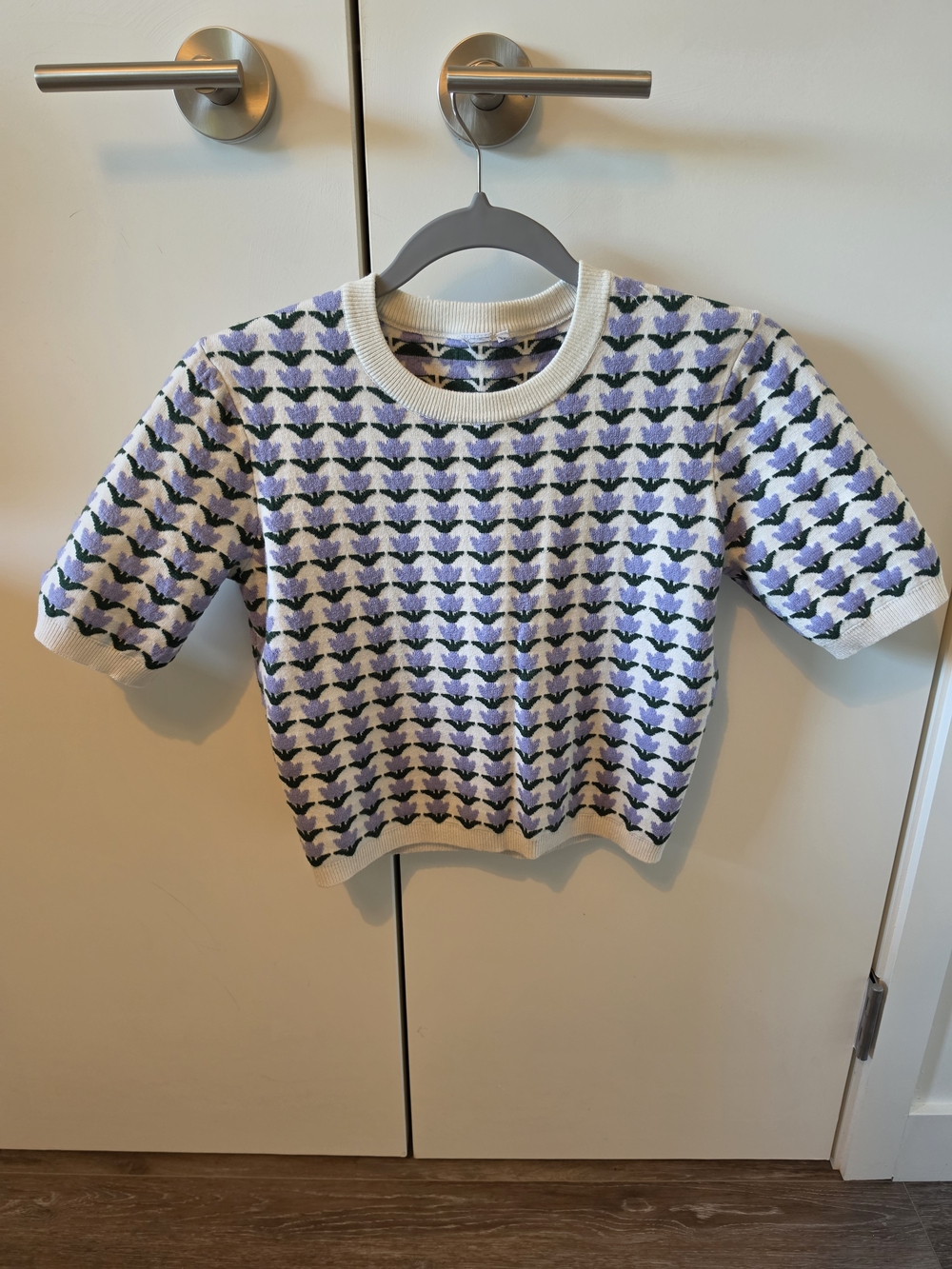 Short-Sleeve sweater in White and Purple